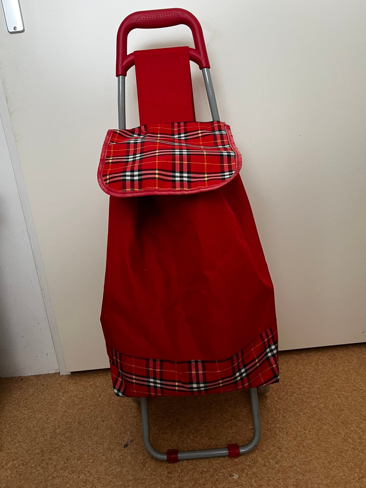Boodschappenkar, Ophalen, Gebruikt, Rood, 30 cm of meer