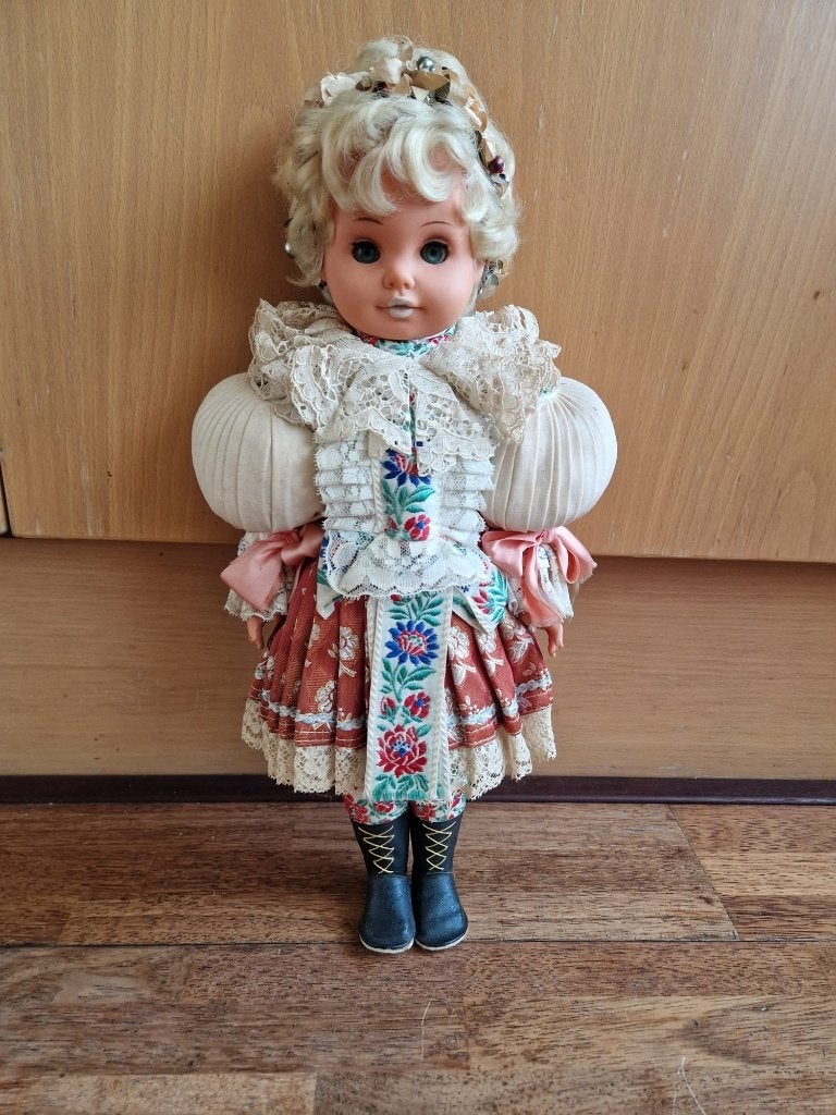 Vintage Lidová Tvorba klederdracht pop, Verzamelen, Ophalen of Verzenden, Zo goed als nieuw, Pop
