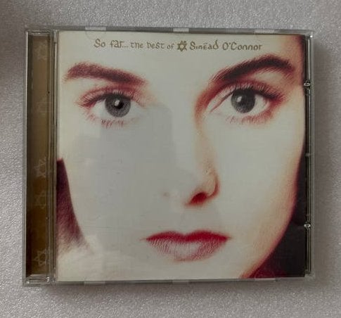 Sinead O'Connor - So Far... The Best Of (CD), Ophalen of Verzenden, Gebruikt, Pop, Verzamelalbum