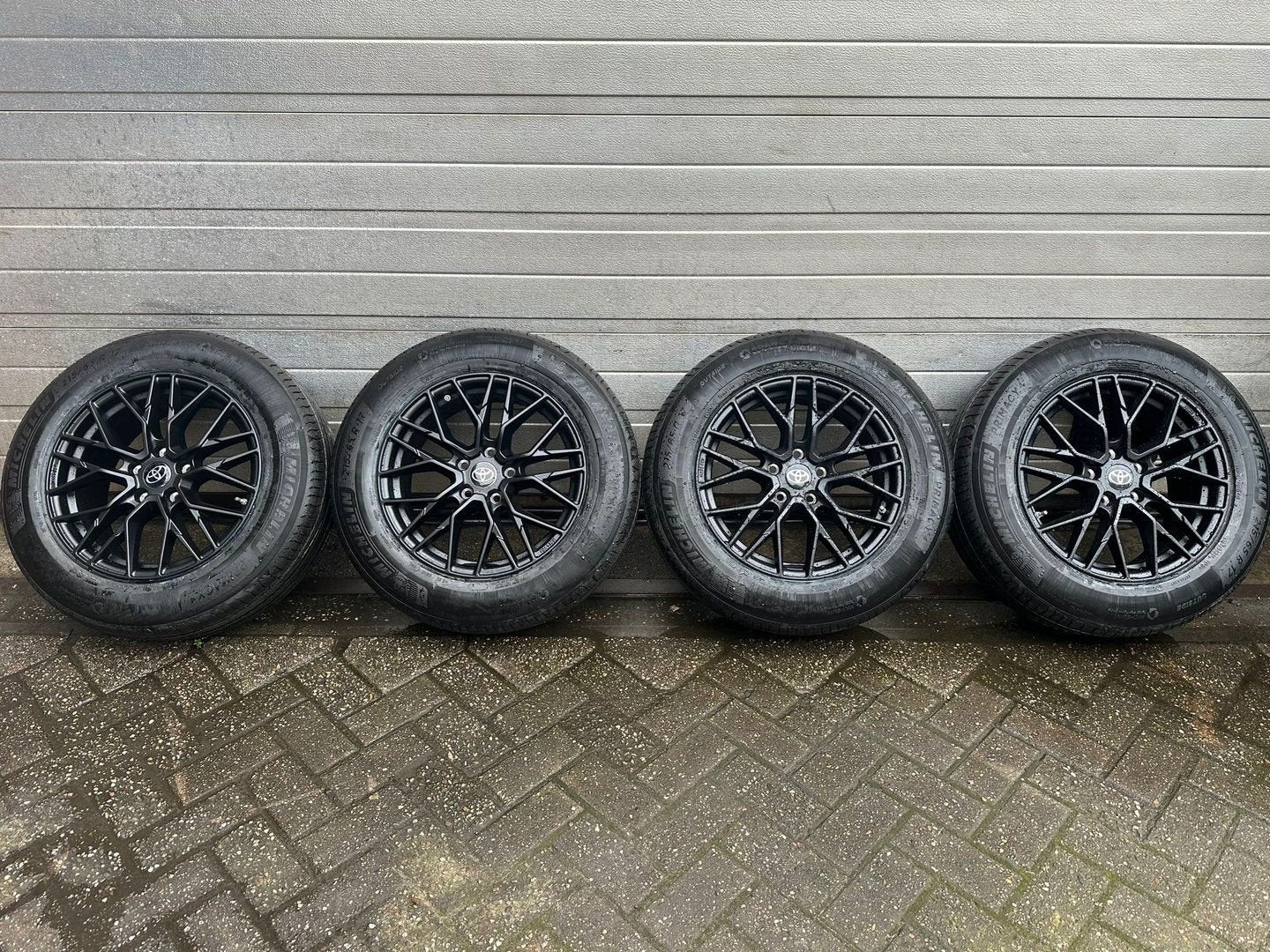Foto 4 van 17 inch Toyota RAV4 PHEV Miria Renault Koleos Kia EV6 velgen