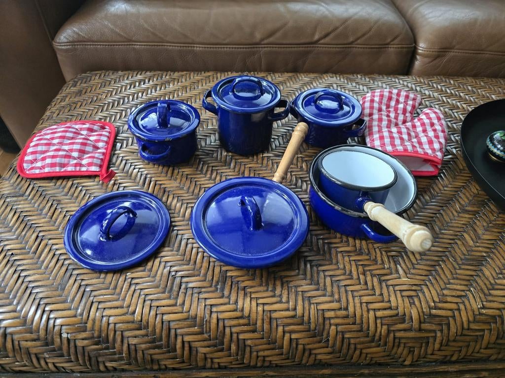 Emaille pannen keukentje speelgoed blauw, Ophalen of Verzenden, Zo goed als nieuw, Overige materialen, Speelkeuken-accessoire