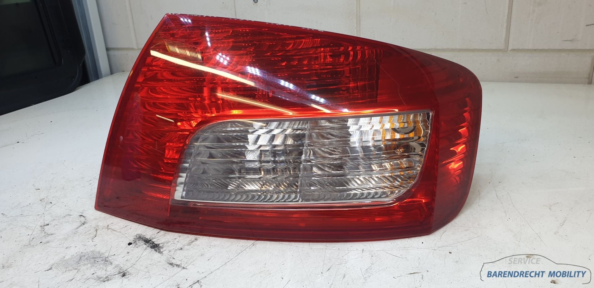 Achterlicht rechts Peugeot 407 Sedan 9689089080 origineel ge, Taurusavenue 1
2132 LS  Hoofddorp, NL, Gebruikt, Contact.group@renault.com