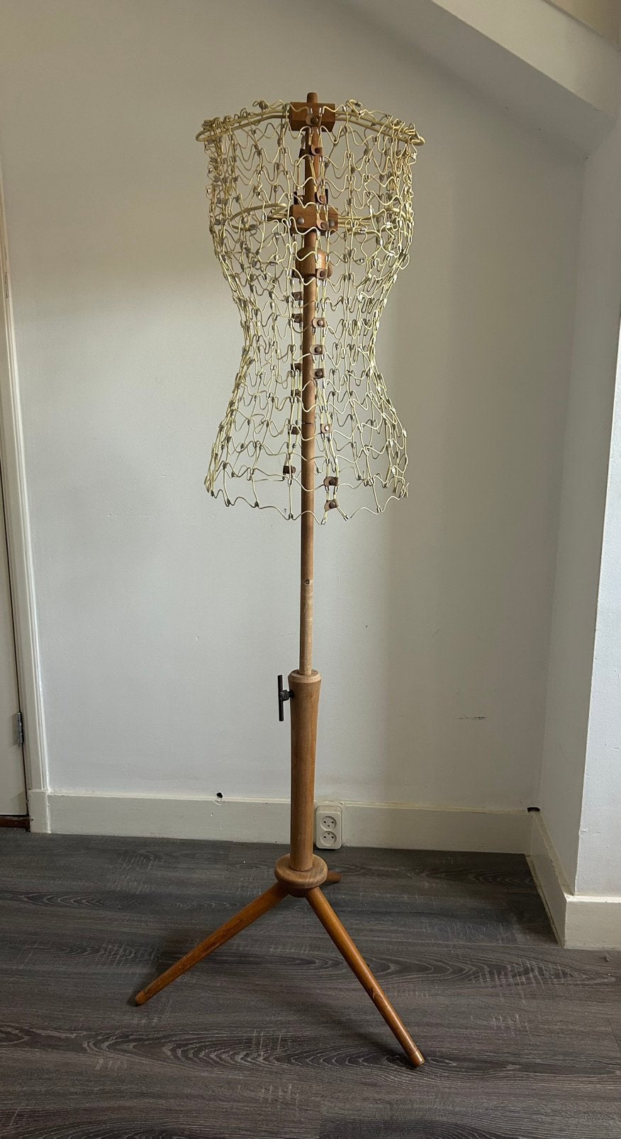 Vintage draadpaspop | Houten standaard | Brocante, Ophalen