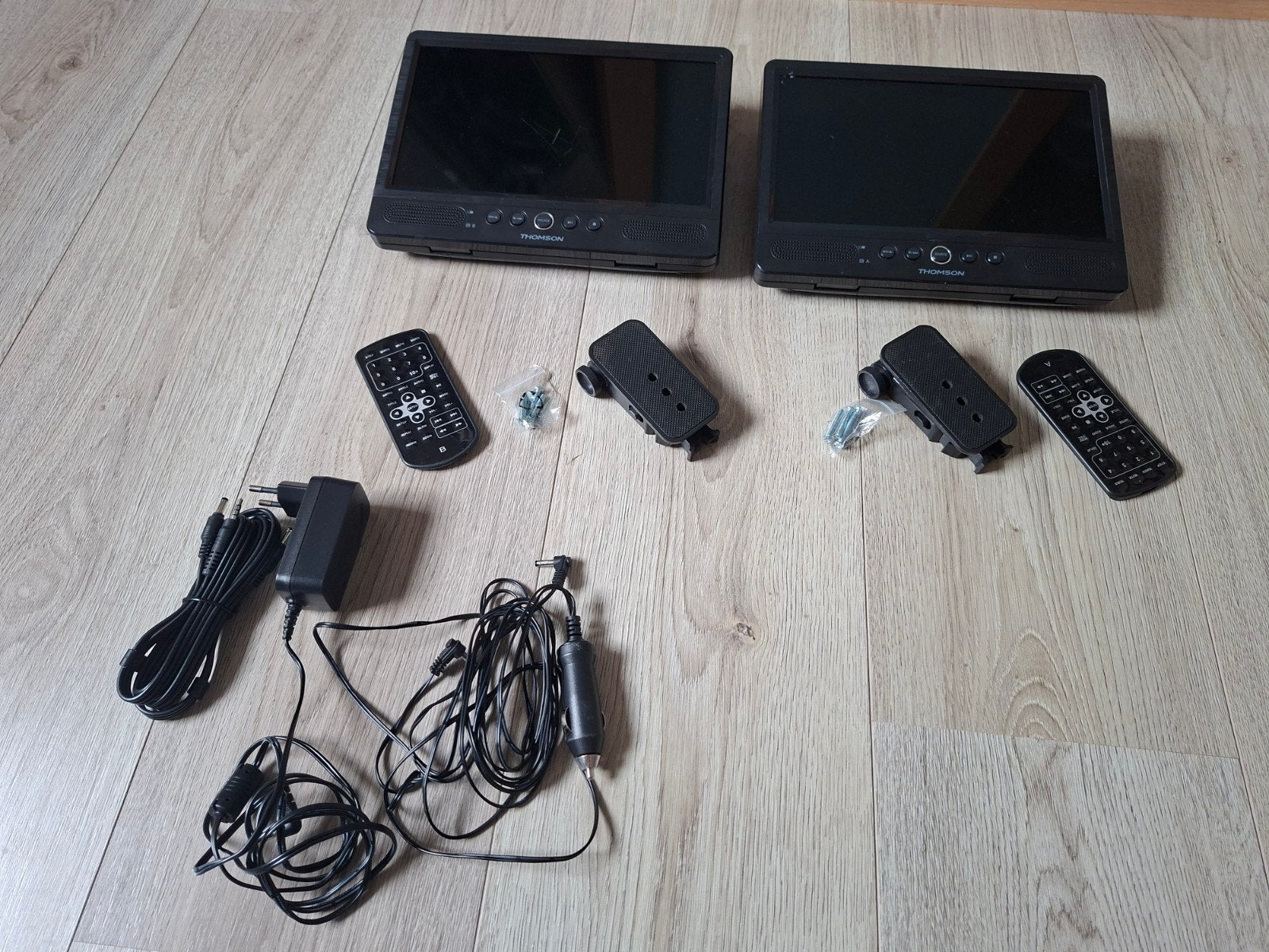 Draagbare dvd speler 2 stuks inclusief autostoel bevestiging, Audio, Tv en Foto, Dvd-spelers, Ophalen of Verzenden, Overige merken