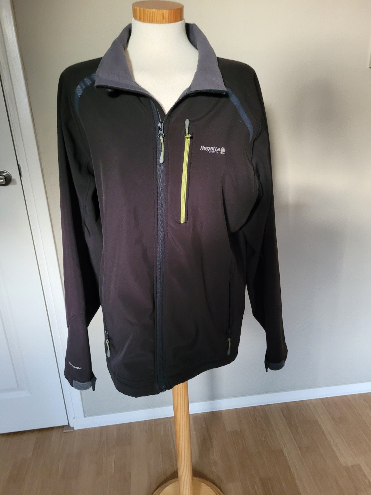 Zwarte herenjas Regatta XL/softshell, Maat 52/54 (L), Zwart, Ophalen of Verzenden, Zo goed als nieuw
