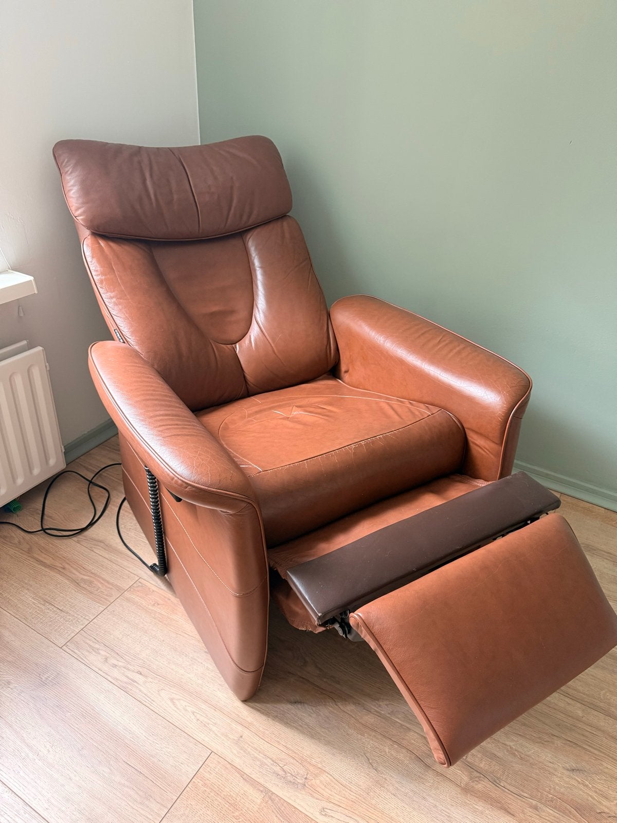 Comfortabele leren relaxfauteuil met elektrische bediening, Ophalen, Gebruikt, 50 tot 75 cm, Leer