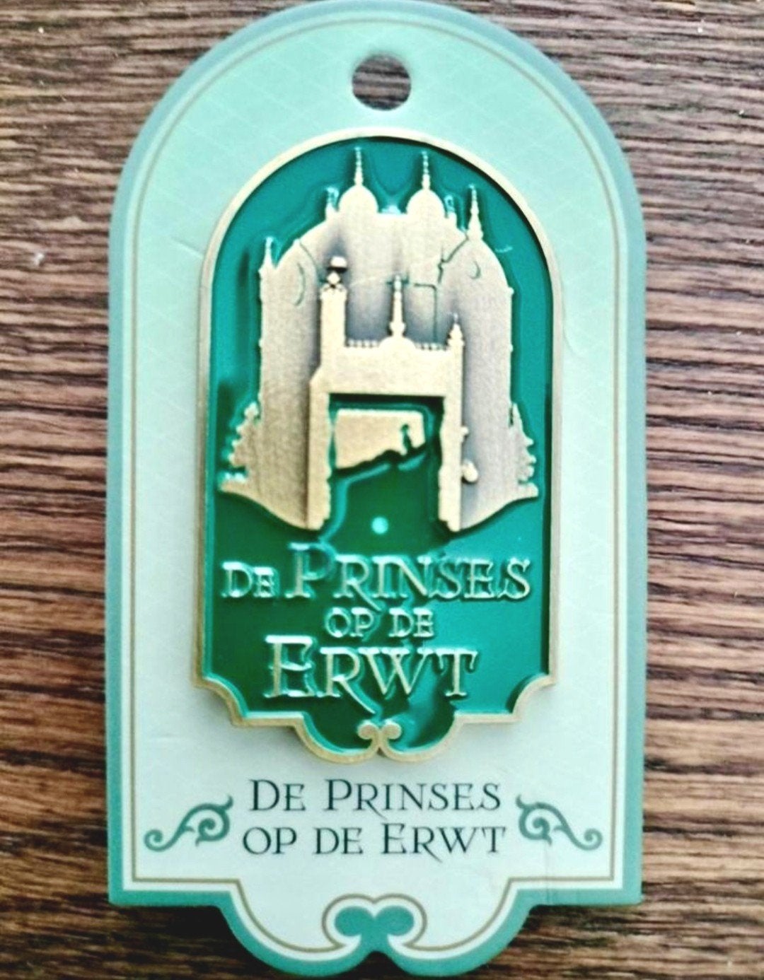 Efteling pin: De Prinses op de Erwt, Verzenden, Nieuw, Button of Speldje