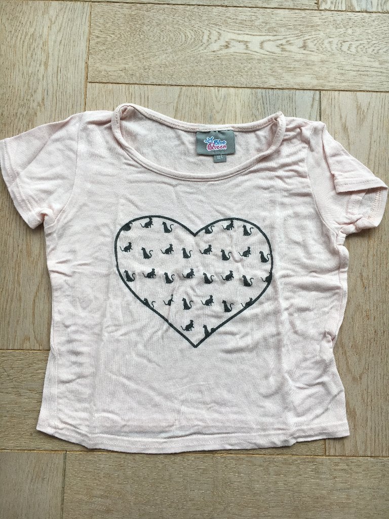 Leuk shirtje met een hart en poesjes erin mt 116, Gebruikt, Meisje, Ophalen of Verzenden, Blue Queen