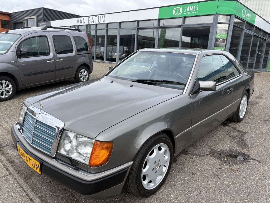 Mercedes-Benz 124 coupe CE-24 300 (124.051) (bj 1991), Auto's, Zwart, Bruin, 2960 cc, Onderhoudsboekje