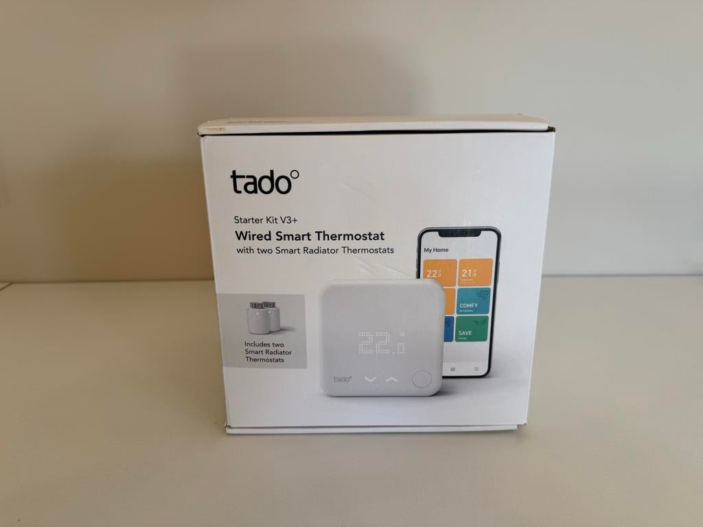 Tado V3+ Starterspakket - Slimme Thermostaat + 2 knoppen, Ophalen of Verzenden, Slimme thermostaat, Zo goed als nieuw