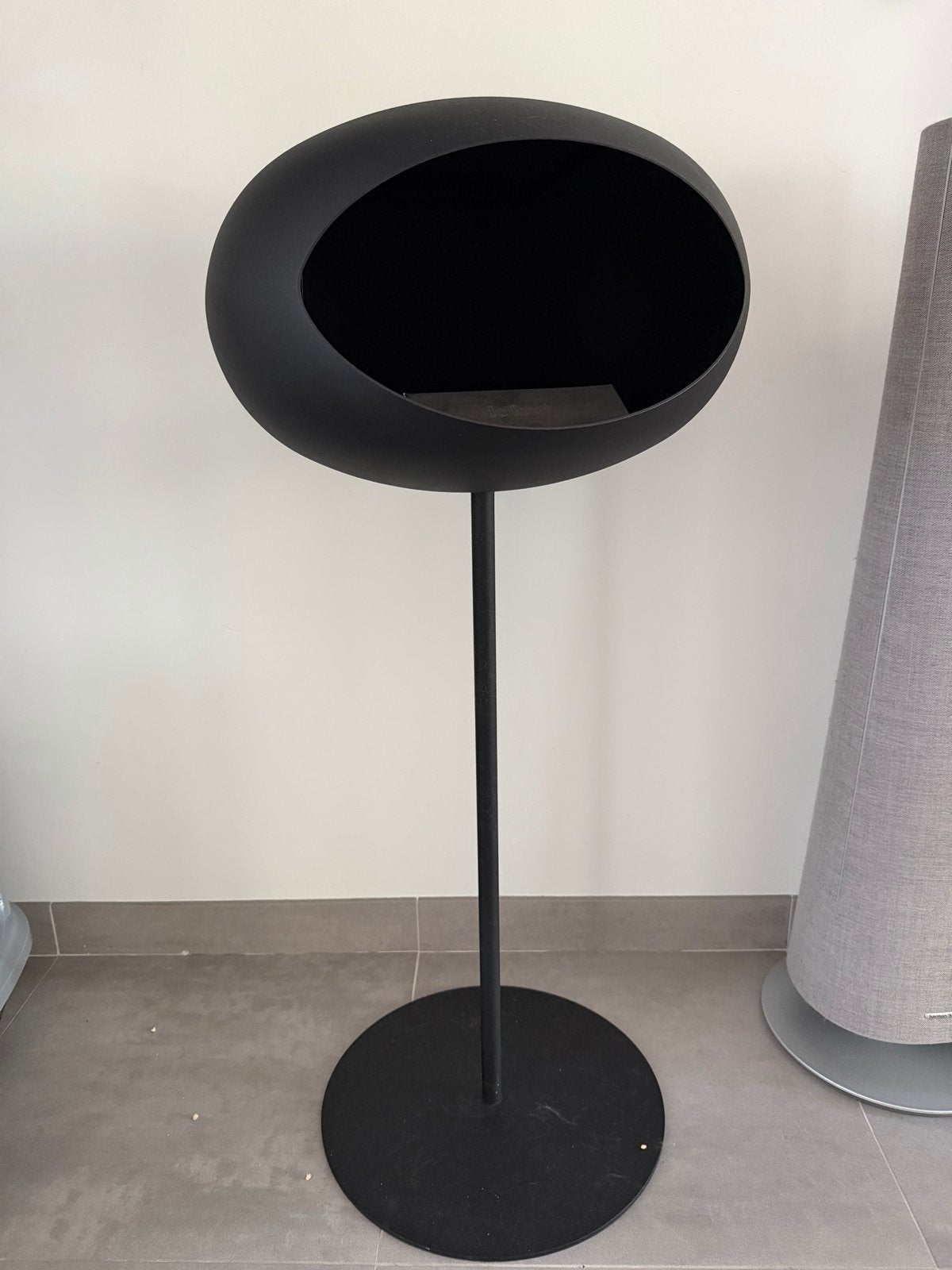 Le Fue bio ethanol haard / Vuurschaal op voet - Zwart design, Huis en Inrichting, Haarden, Ophalen, Zo goed als nieuw, Vrijstaande haard