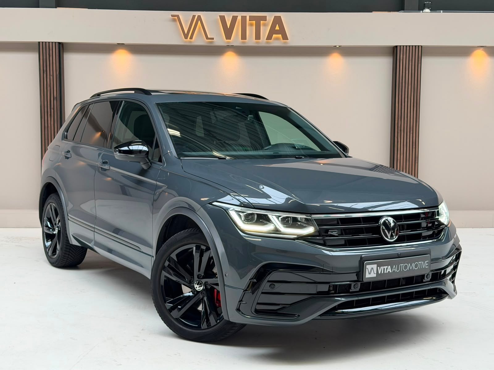 Volkswagen Tiguan 1.4 TSI eHybrid R-Line Business+ |Pano|Key, 4 cilinders, Hybride Elektrisch/Benzine, SUV of Terreinwagen, Te koop