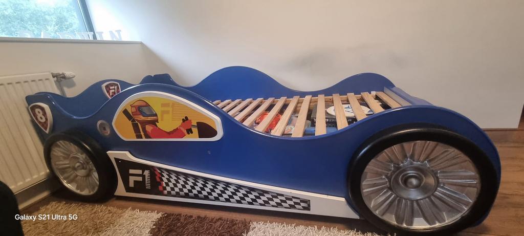 Kinderbed Raceauto - Blauw met race design en lattenbodem, Ophalen, 85 tot 100 cm, Zo goed als nieuw, Lattenbodem