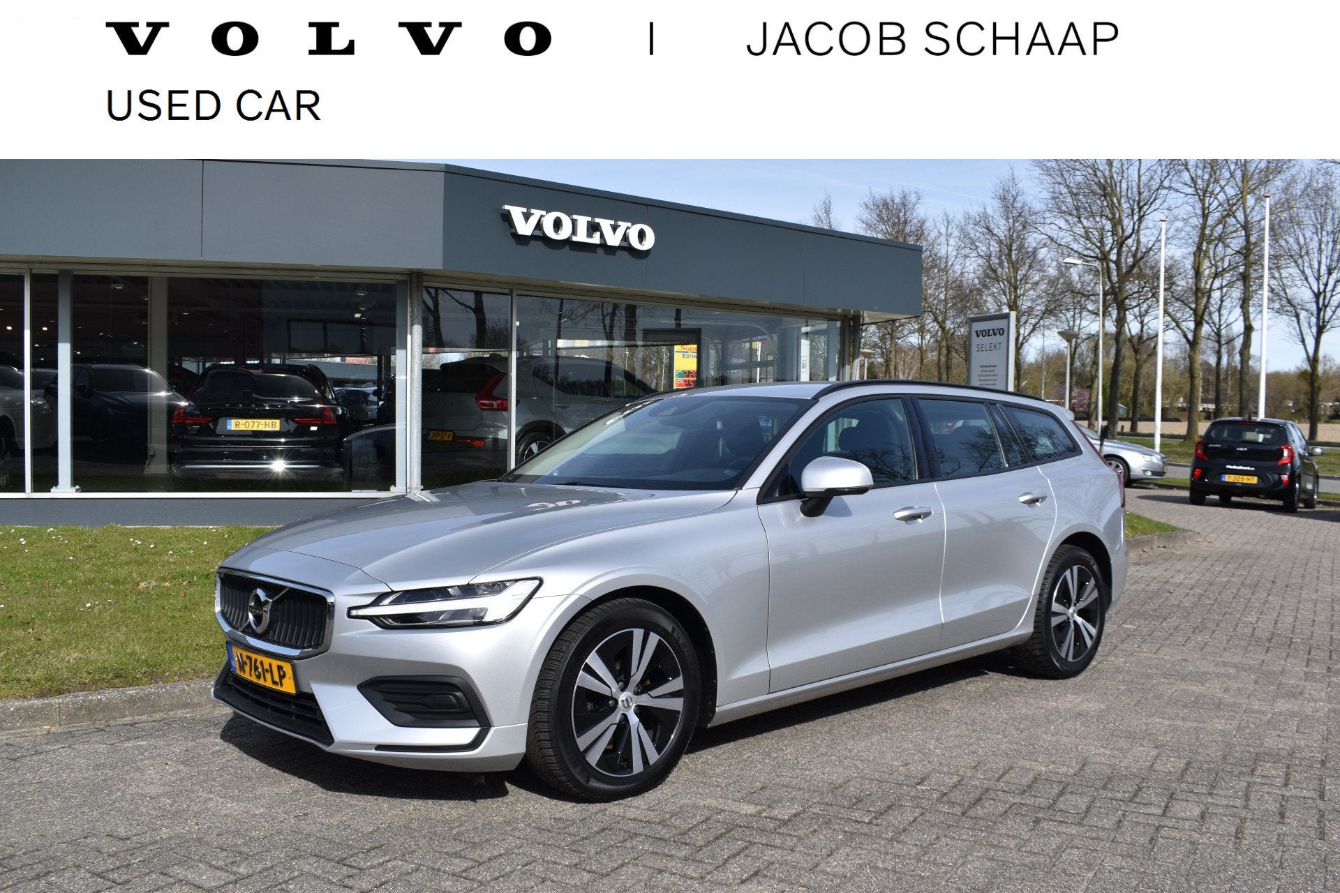 Volvo V60 B3 177PK Automaat Momentum Advantage | ACC | PDC |, Auto's, Dealer onderhouden, Stof, 4 cilinders, 1969 cc