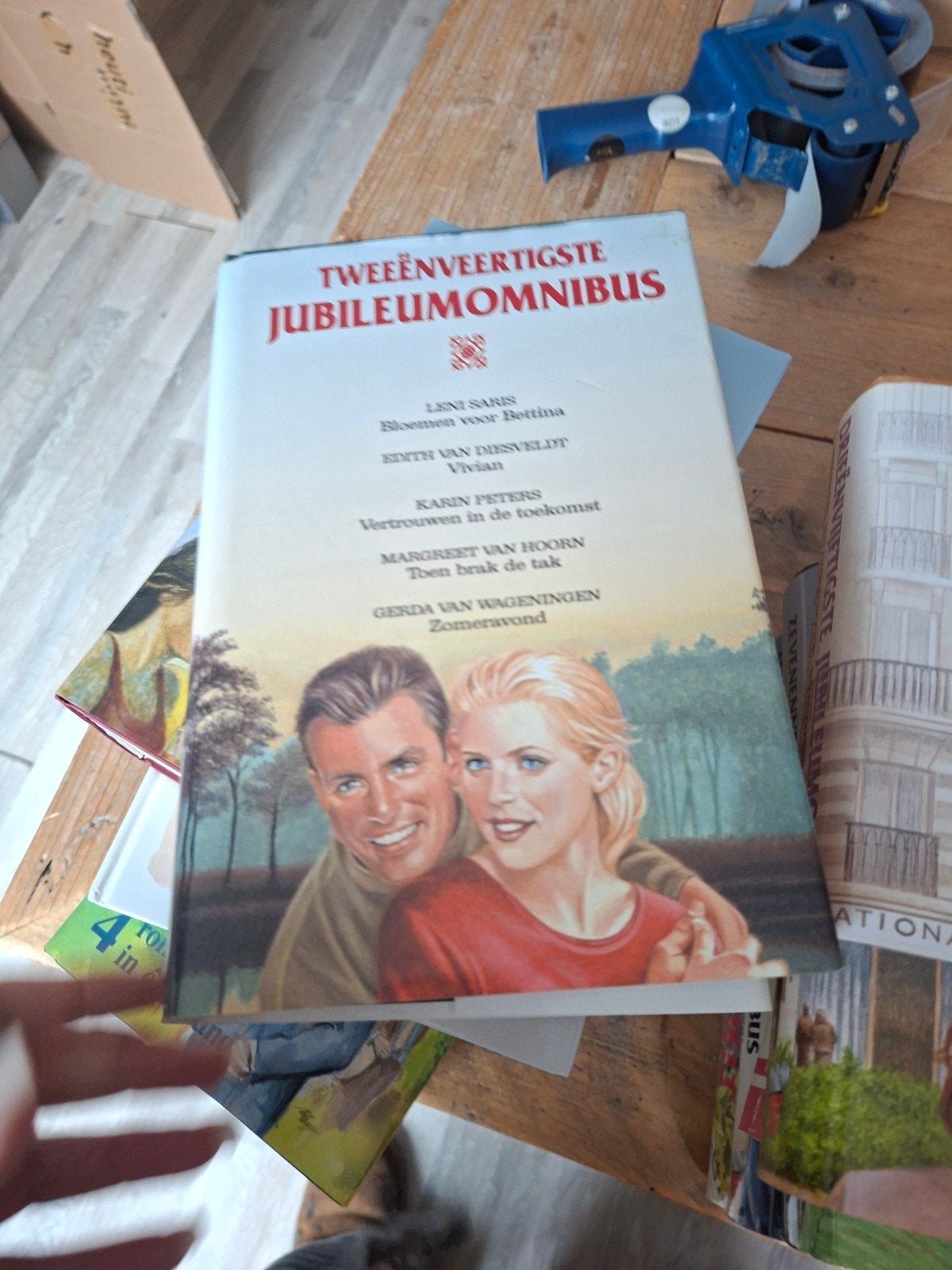 Tweeënveertigste Jubileumomnibus - Leni Saris e.a., Boeken, Ophalen of Verzenden, Gelezen, Nederland