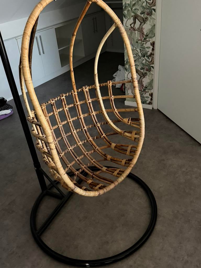 Egg chair hangstoel zwarte standaard model Evi, Huis en Inrichting, Stoelen, Ophalen, Zo goed als nieuw, Zwart, Eén