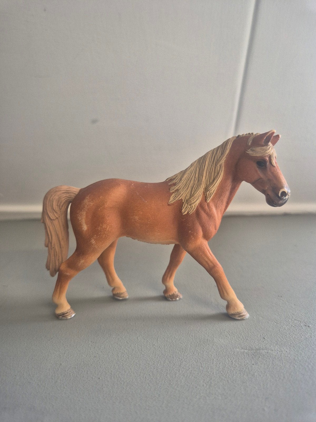 Mooi Schleich paard met lichte beschadigingen, Ophalen of Verzenden, Gebruikt