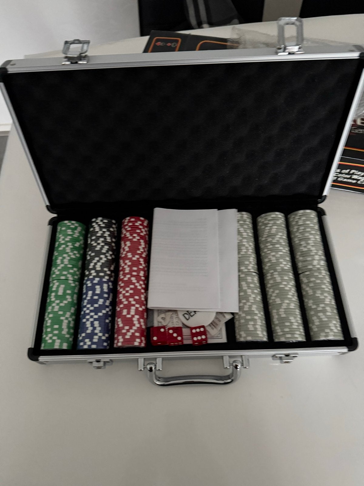 Deluxe Poker Game Set - Nieuw in Koffer, Drie of vier spelers, Ophalen of Verzenden, Nieuw