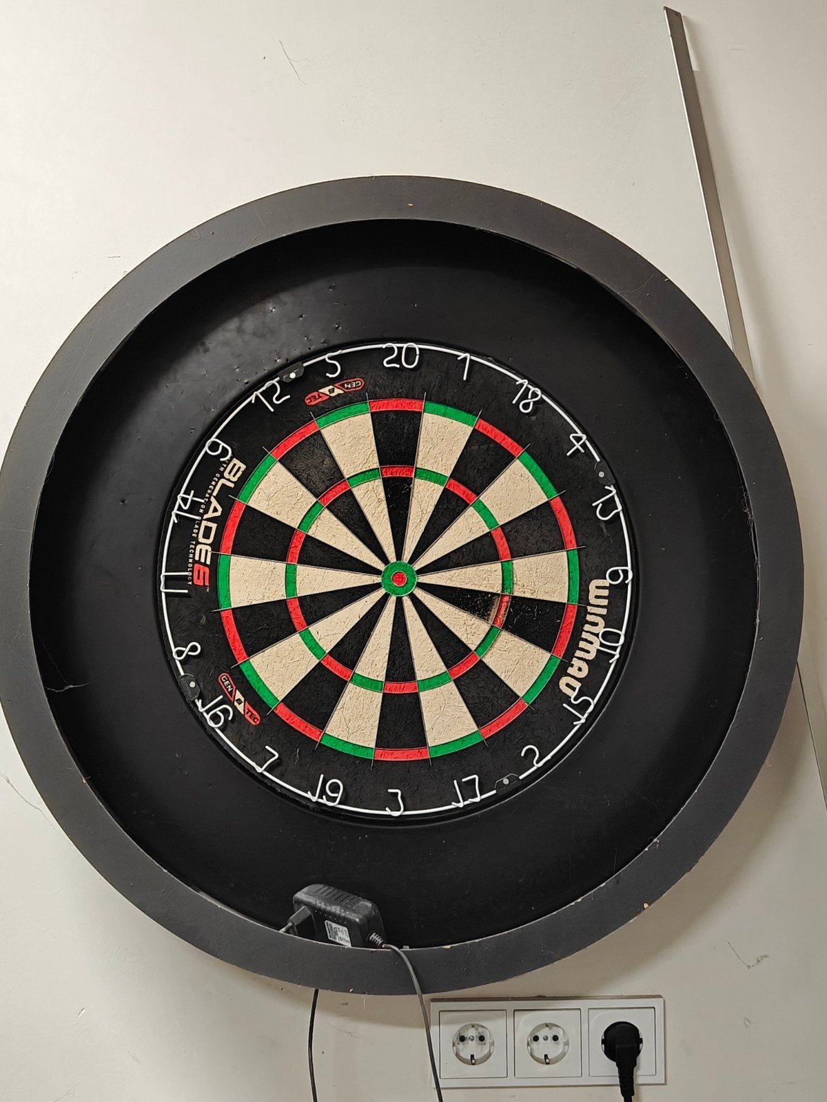 Dartbord met verlichting en surround ring, Ophalen, Gebruikt, Dartbord