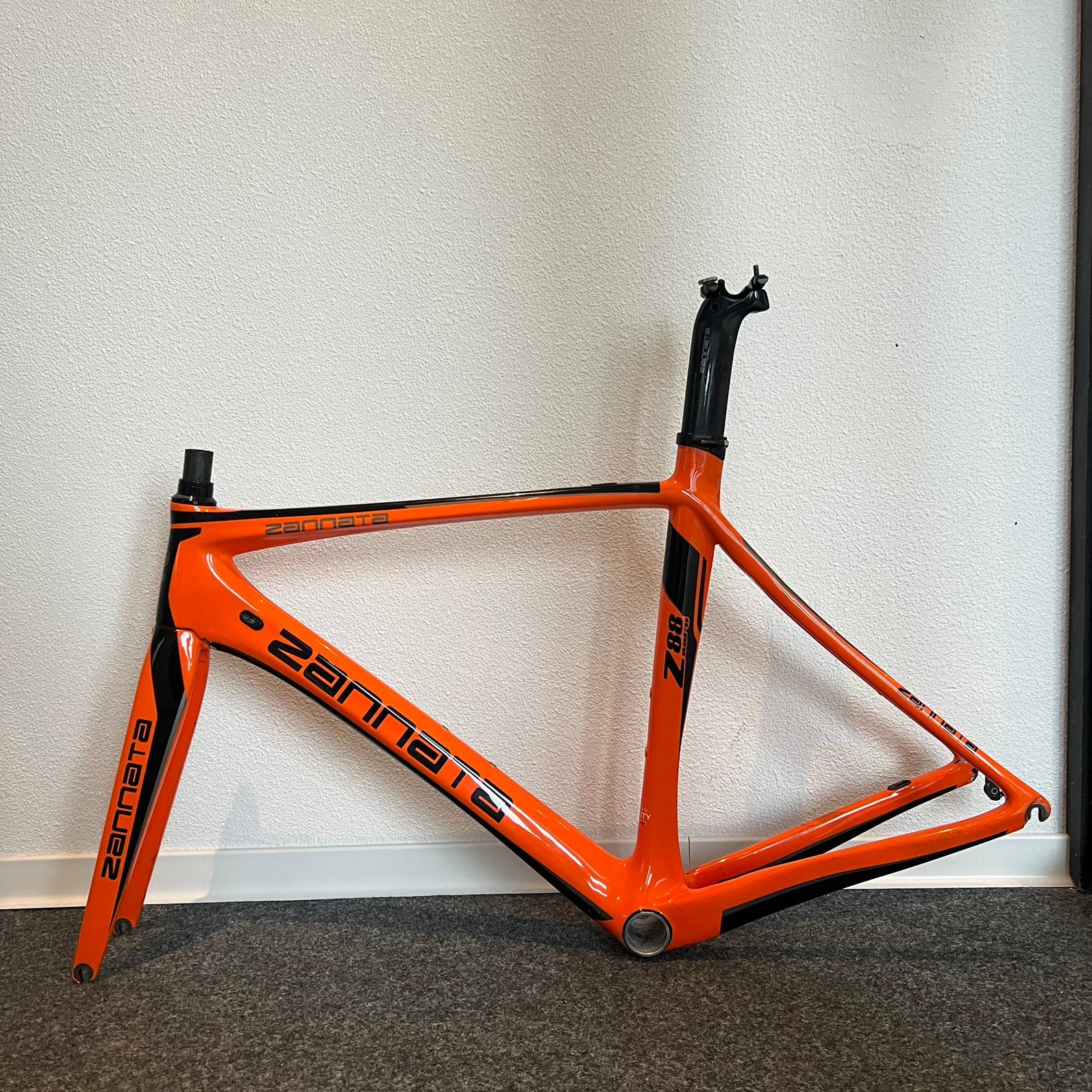 Zannata Z88 Carbon Frame (Maat S) + Vork & Zadelpen (Schade), Ophalen, Gebruikt, Frame, Carbon