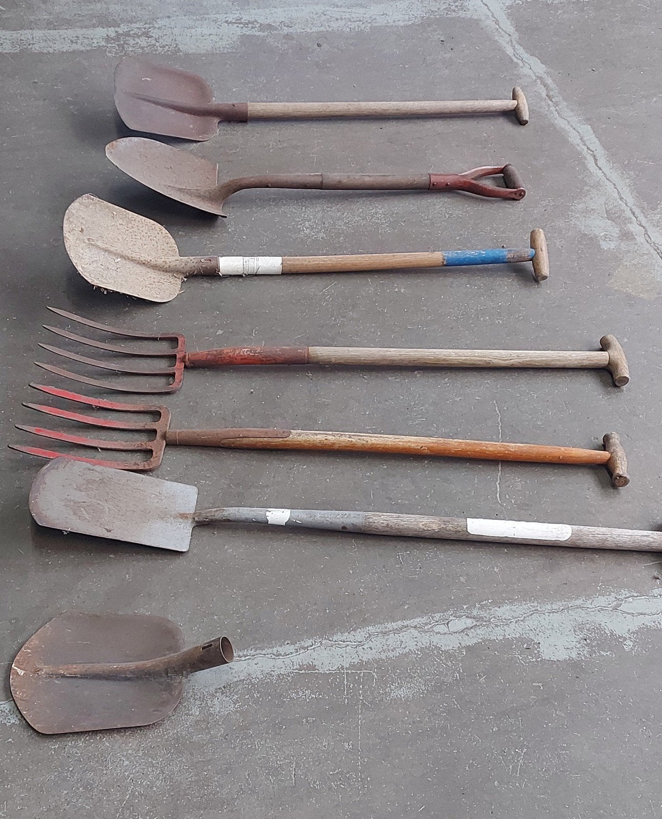 Diverse tuingereedschappen: schoppen en vorken, Ophalen, Gebruikt, Schop