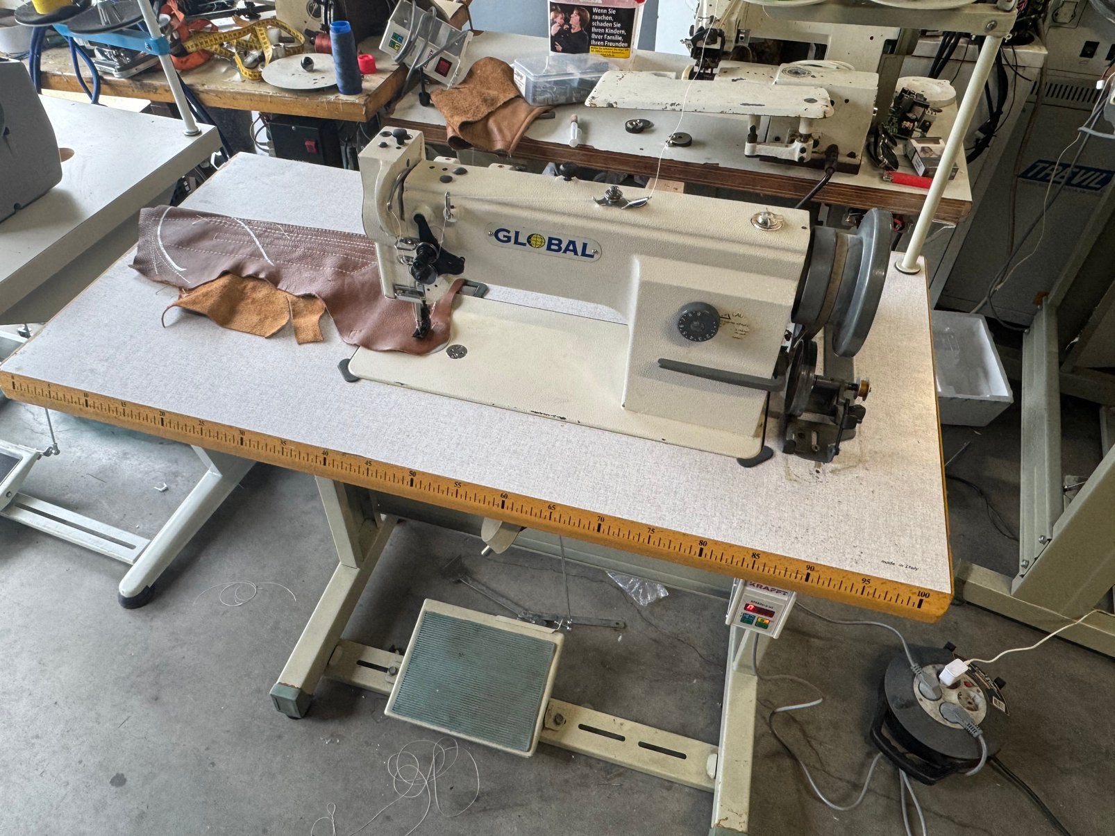 Industriele naaimachine global 3voudig transport nieuw motor, Gebruikt, Ophalen of Verzenden, Naaimachine, Industrieel