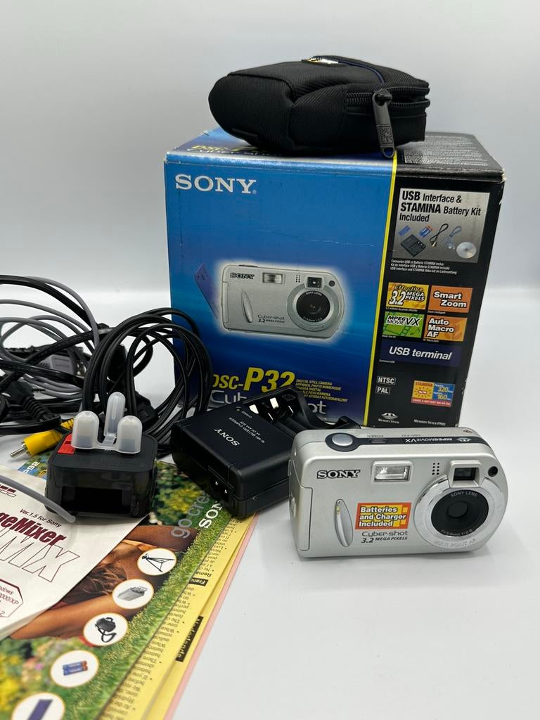 Sony Cyber-shot DSC-P32 Digitale Camera met Accessoires, Ophalen of Verzenden, Fototoestel