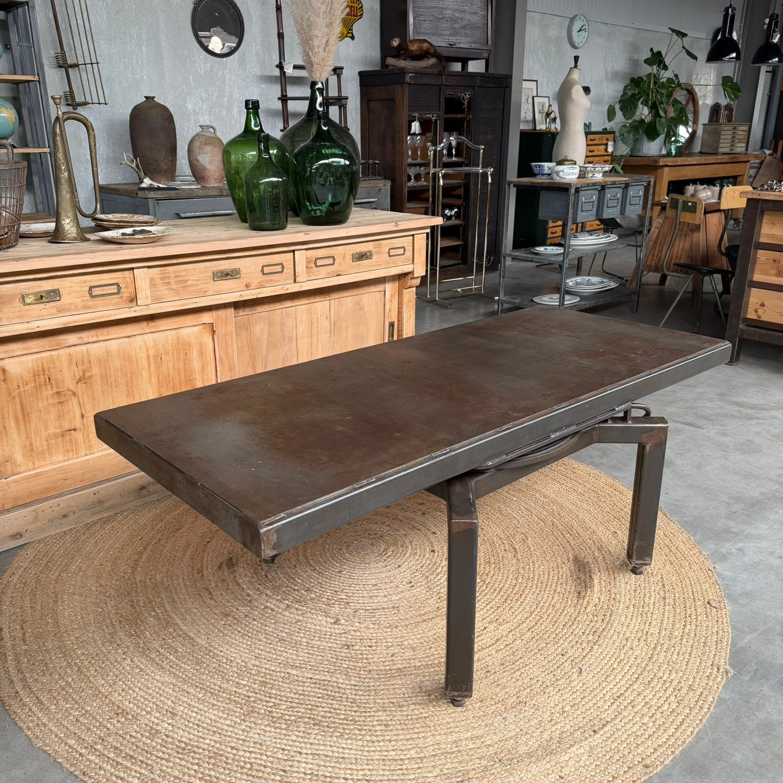 Oude lastafel, vintage salontafel, stalen tafel, toonbank, Ophalen