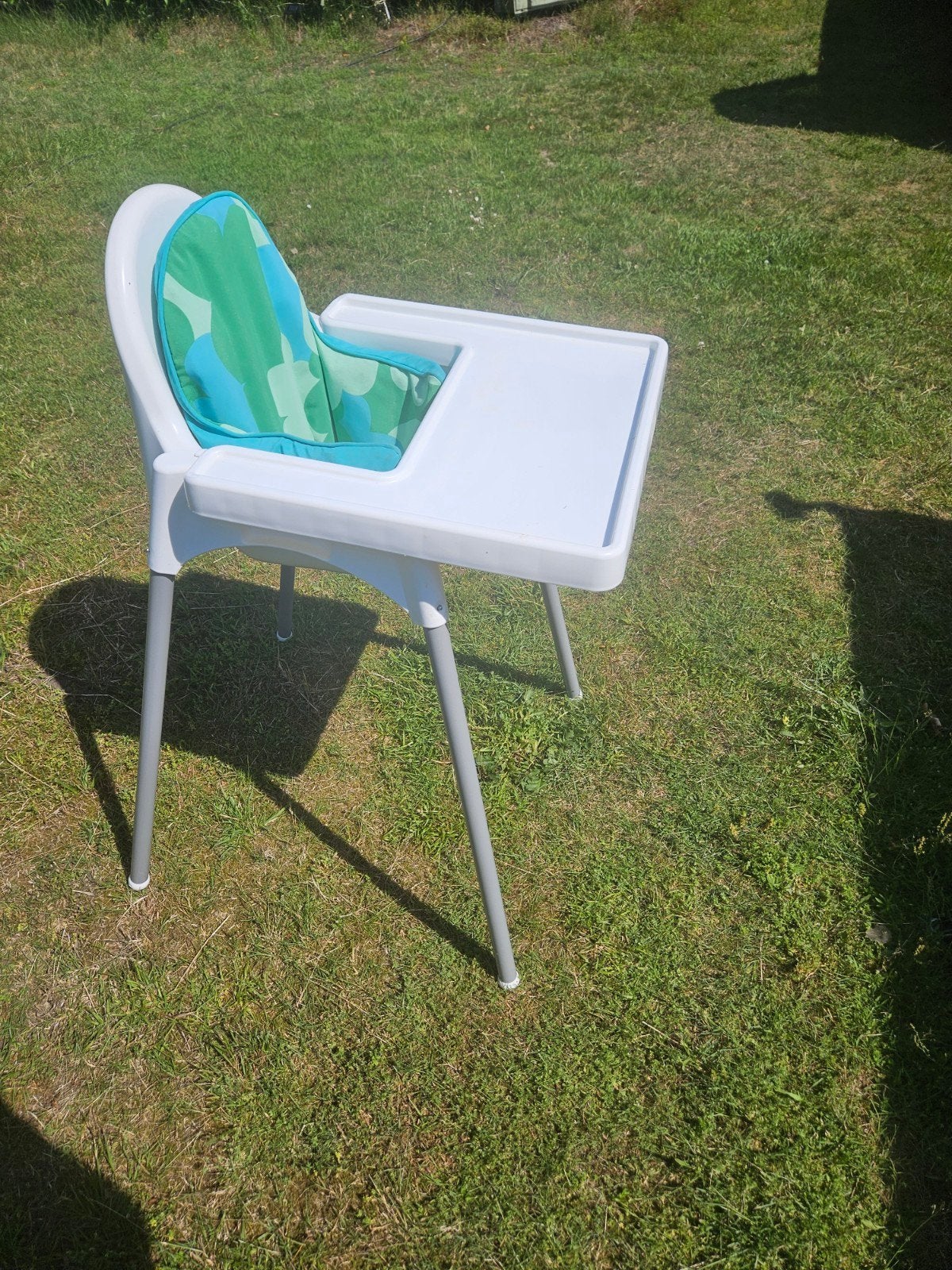 Ikea kinderstoel met verkleiner/kussentje, Kinderen en Baby's, Kinderstoelen, Ophalen, Gebruikt, Overige typen, Afneembaar eetblad