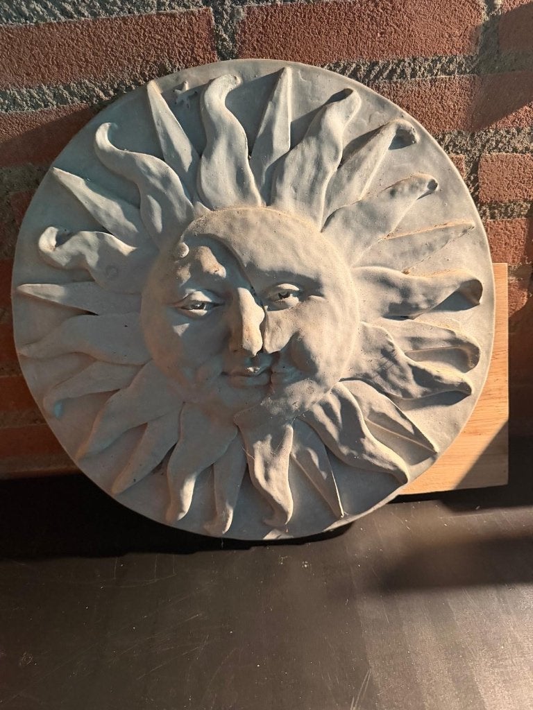 Betonnen zon en maan wanddecoratie, Ophalen, Zo goed als nieuw