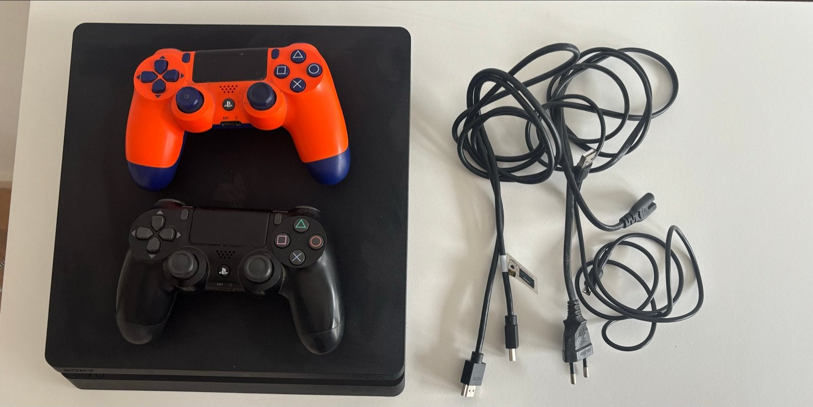 Playstation 4 met 2 controllers en 3 spellen, Spelcomputers en Games, Spelcomputers | Sony PlayStation 4, Ophalen, Gebruikt, Met 2 controllers