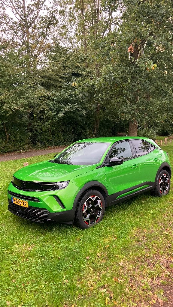 Opel Mokka 1.2 Ultimate 130pk Aut 2021 uniek groen, Auto's, 1195 kg, Zwart, 1199 cc, Alcantara