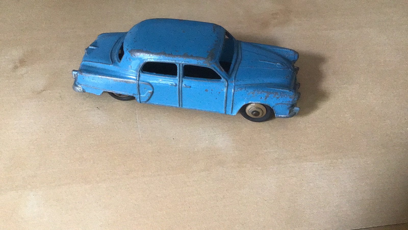 DINKY TOYS STUDEBAKER LANDCRUISER VOORZICHTIG MEE GESPEELD😅, Ophalen of Verzenden, Gebruikt, Auto, Dinky Toys