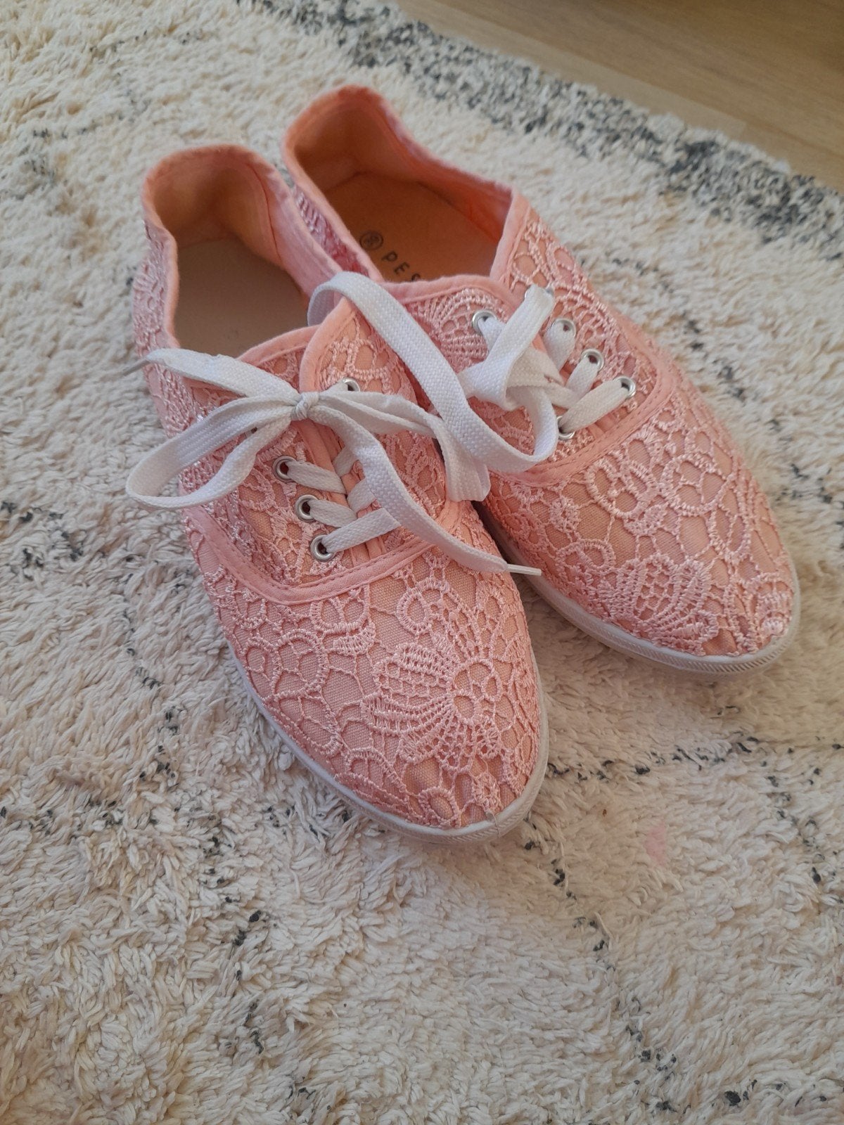 Pescara damesschoenen zalmroze kant maat 39, Kleding | Dames, Schoenen, Pescara, Ophalen of Verzenden, Roze, Sneakers of Gympen