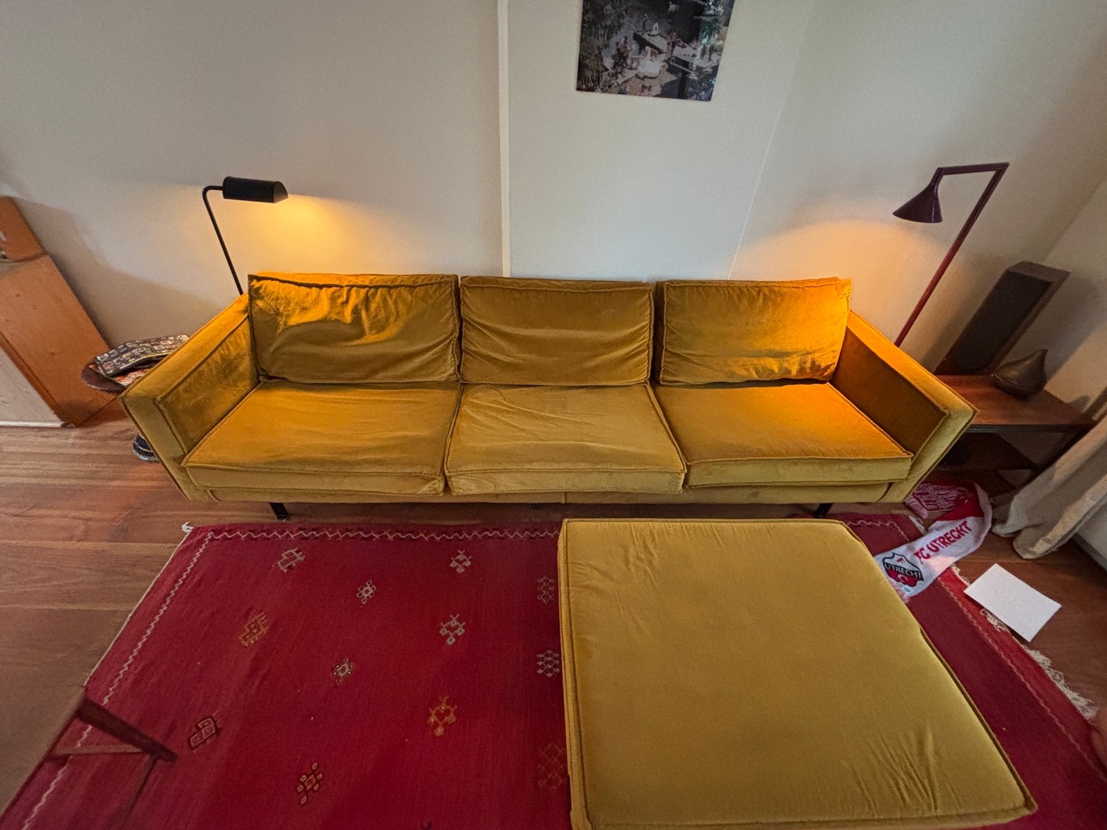 Velours sissy boy bank okergeel, Ophalen, Gebruikt