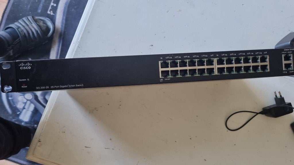 Cisco SG200-26 Managed Gigabit Smart Switch, Computers en Software, Ophalen of Verzenden, Gebruikt