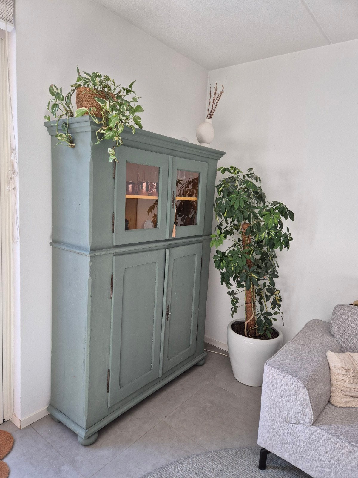 groene vintage buffetkast met okergele binnenkant, Huis en Inrichting, Kasten | Buffetkasten, Ophalen, Gebruikt, 100 tot 150 cm