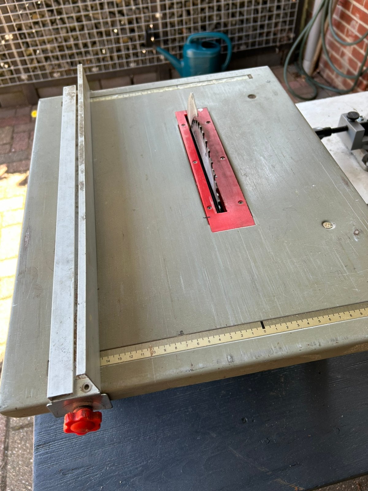 FERM TSM-1005 Tafelcirkelzaag, Doe-het-zelf en Verbouw, Ophalen, Gebruikt, Cirkelzaag, 600 tot 1200 watt