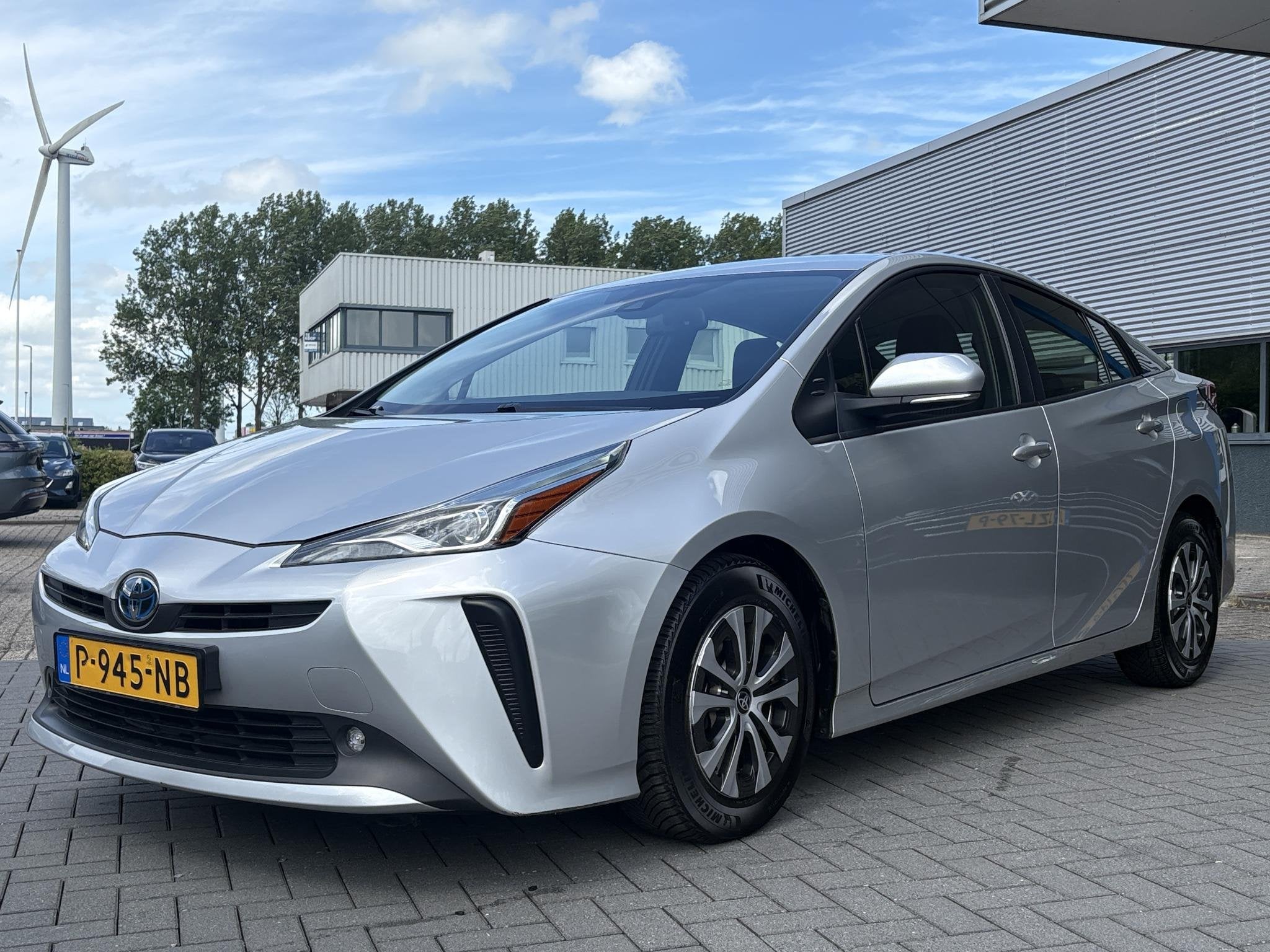 Toyota Prius 1.8 Dynamic HEV | BTW Auto | Stoelverwarming |, Auto's, Stof, Euro 6, 122 pk, Origineel Nederlands