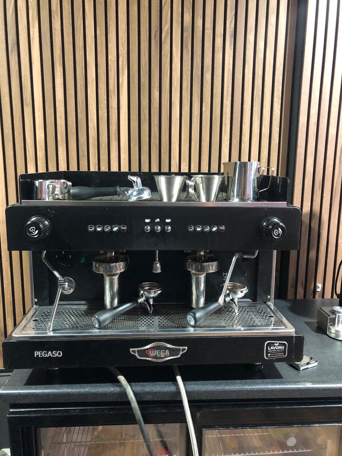 Wega Koffiemachine met Koffiemolen - Perfecte Espresso Set, Gebruikt, 10 kopjes of meer, Koffiemachine, Koffiebonen