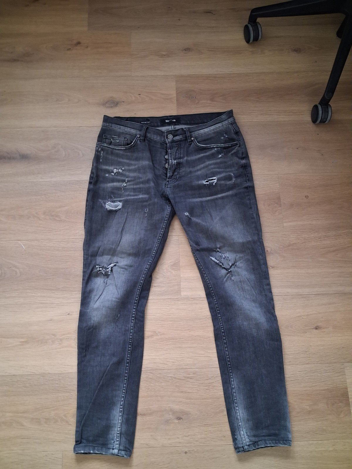 Tigha Zwarte Jeans W34 L32 - Comfortabel & Stijlvol, Kleding | Heren, Zwart, Tigha, Ophalen of Verzenden, Zo goed als nieuw