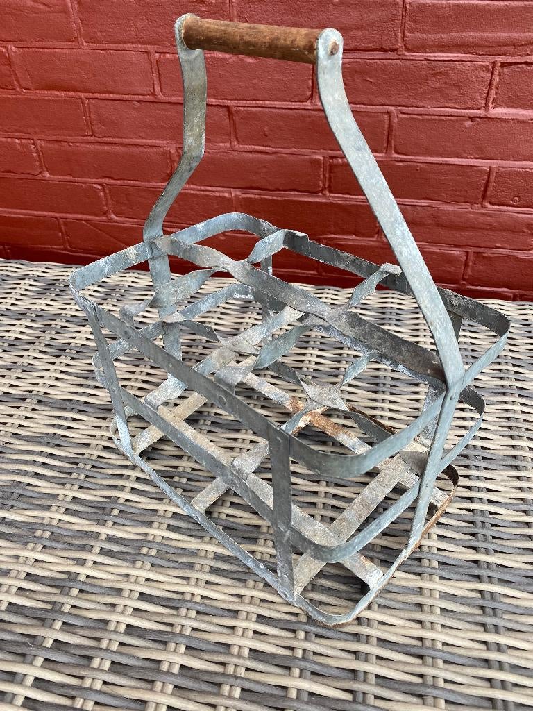 Brocante metalen Frans flessenrek (voor 6 fl) handvat hout, Antiek en Kunst, Ophalen of Verzenden