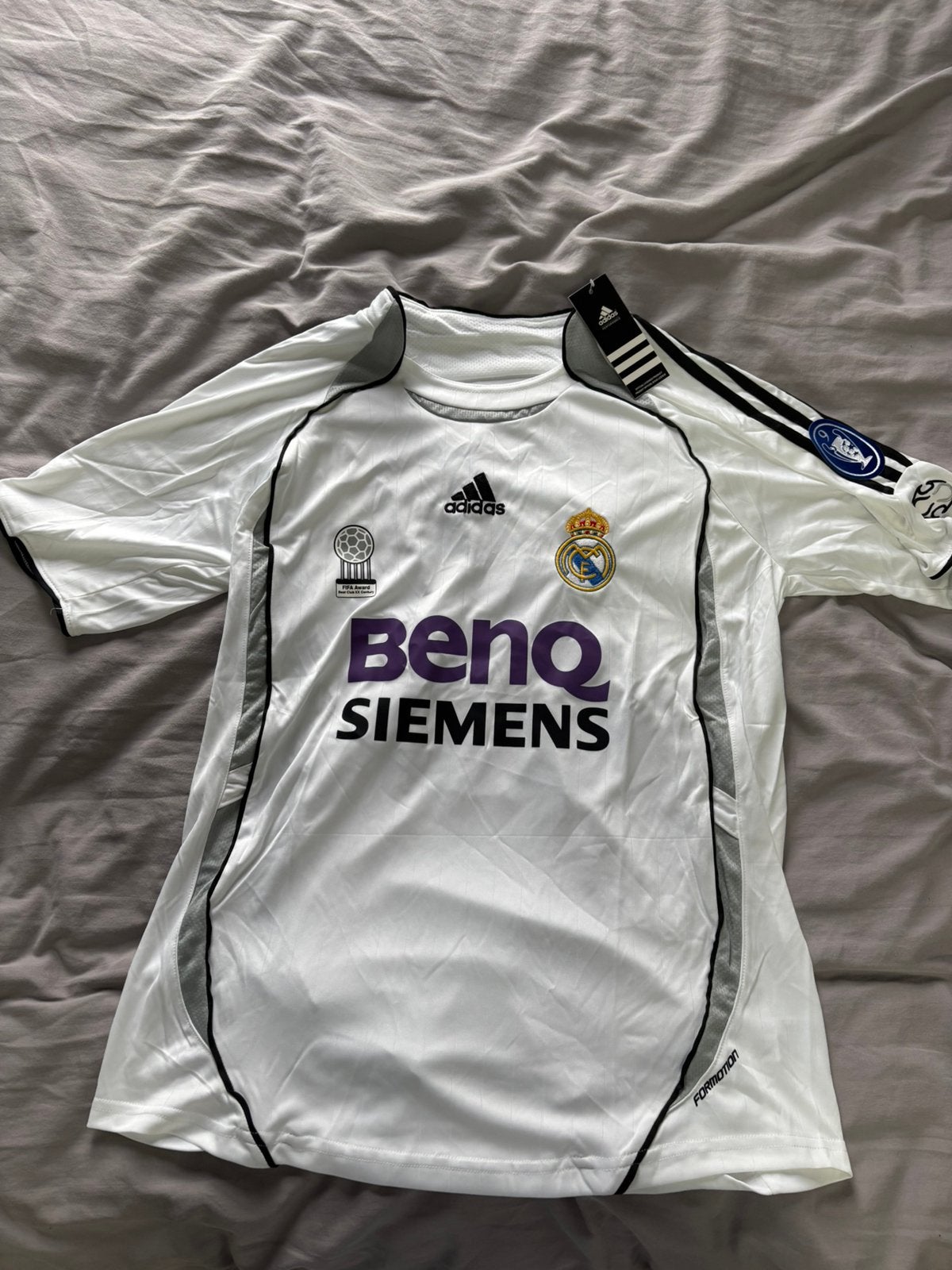 Real madrid retro shirt, Sport en Fitness, Maat L, Verzenden, Nieuw, Shirt