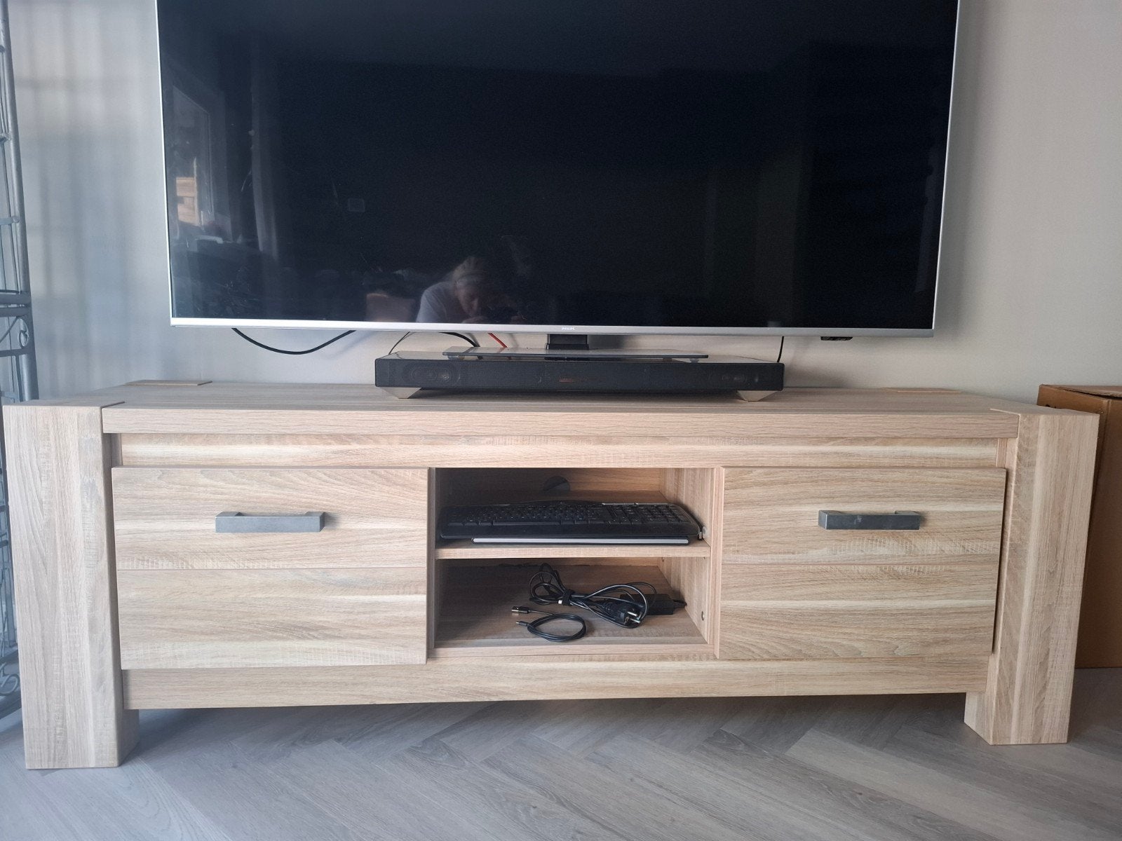 TV-kast Maxim, Ophalen