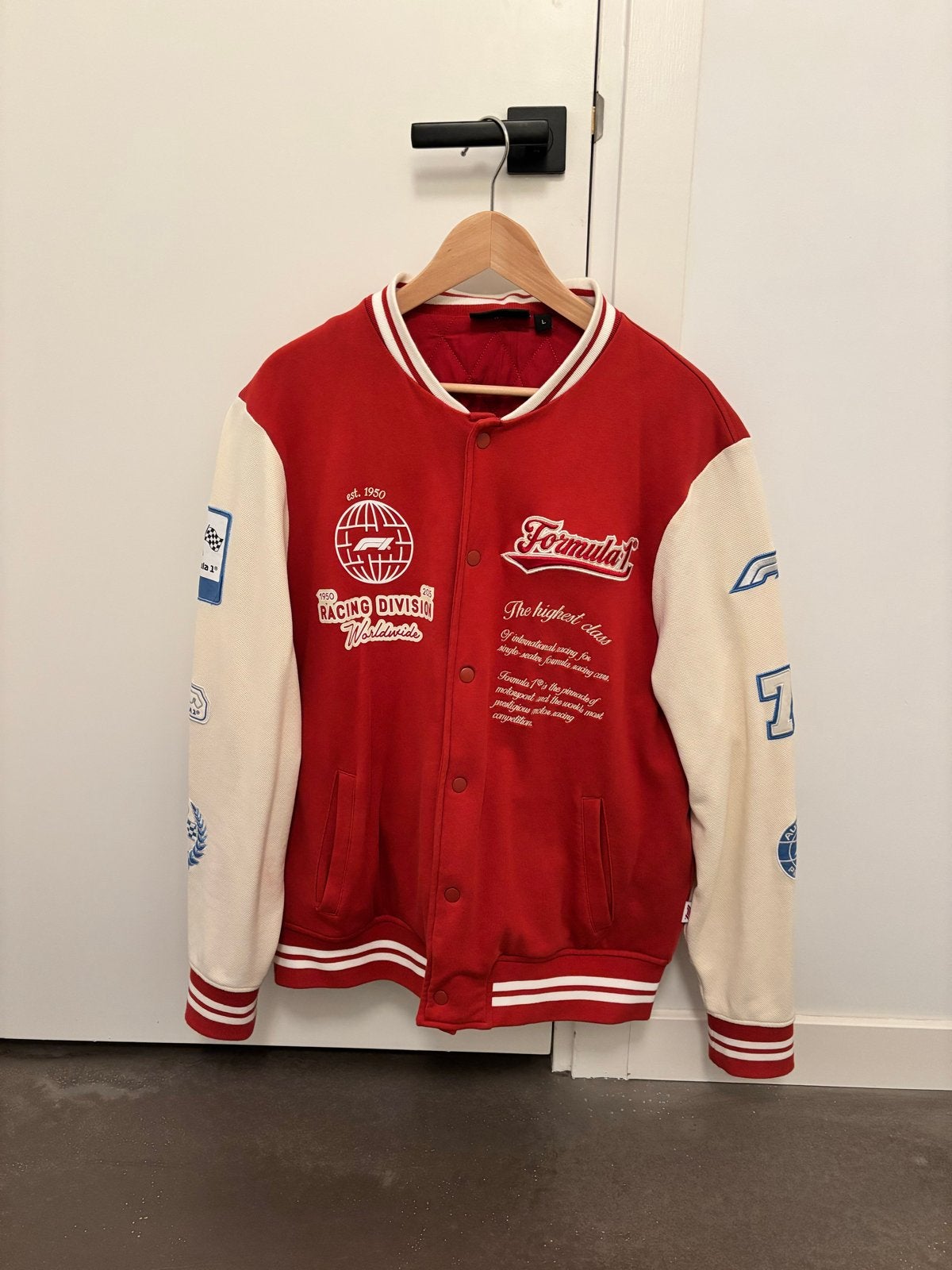 F1 Official Product Varsity Jacket - Racing Division, Ophalen of Verzenden, Zo goed als nieuw, Maat 52/54 (L), Rood