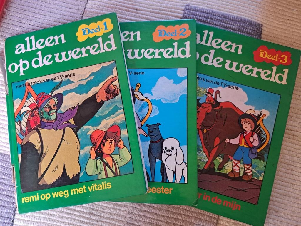 Gebruikt licht beschadigd kinderboeken , alleen op de wereld, Ophalen of Verzenden