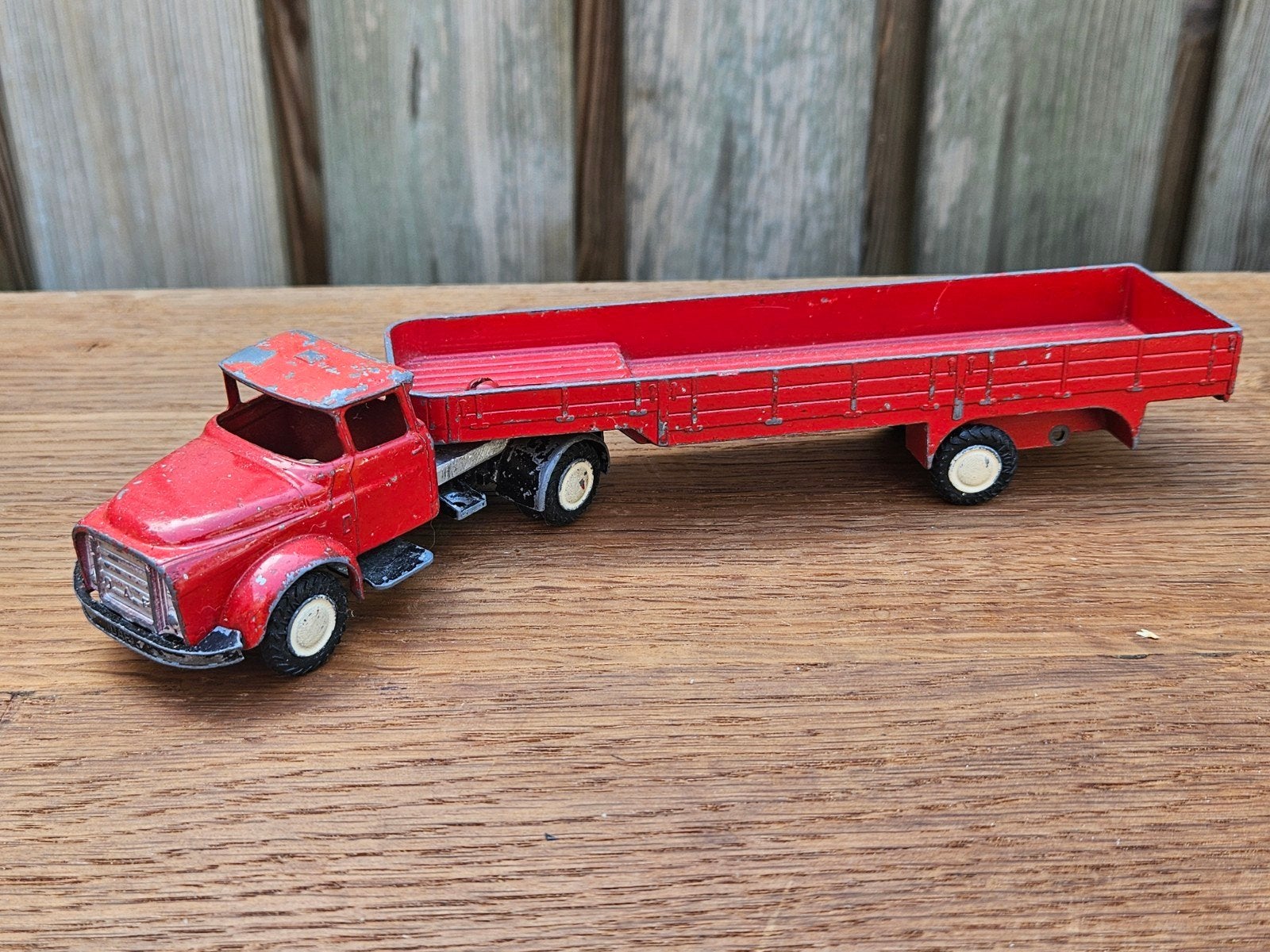 Lioncar Daf Torpedo met zwanehalstrailer 1:50 - Opknapper, Ophalen of Verzenden, Gebruikt, Bus of Vrachtwagen, Lion Toys