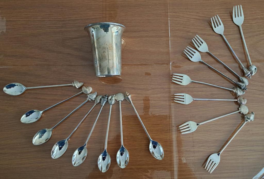 Zilveren schelp lepeltjes en vorkjes met beker Shell, Ophalen of Verzenden