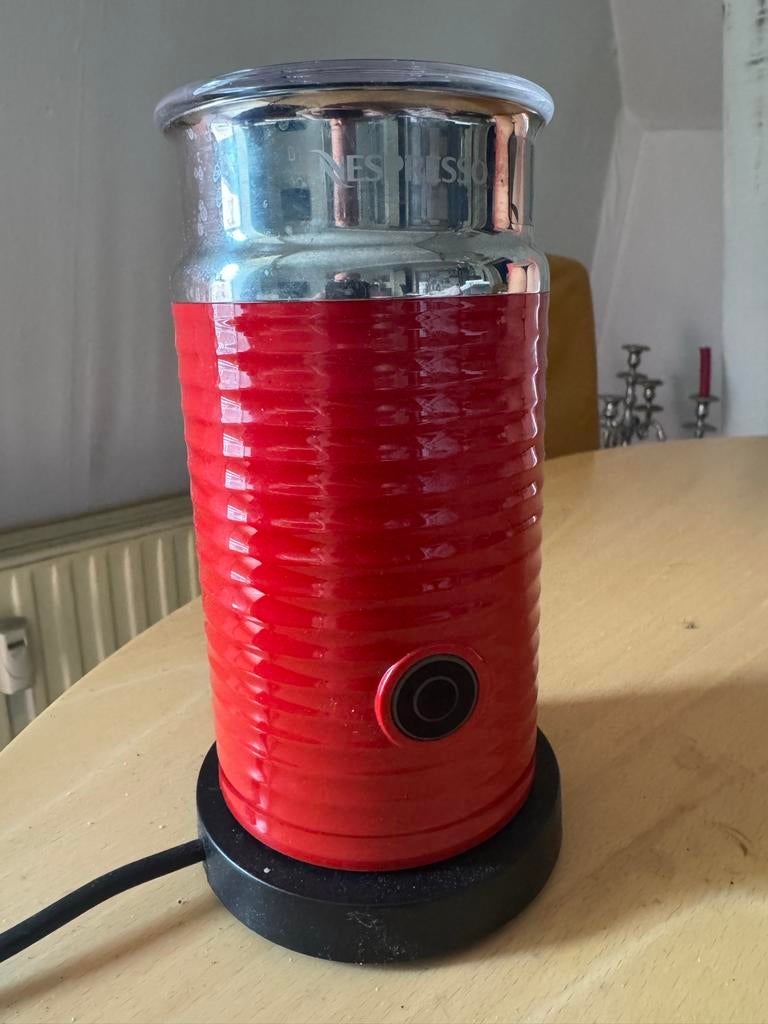 Nespresso Aeroccino 3 melkopschuimer - Zo goed als nieuw, Ophalen of Verzenden, Zo goed als nieuw, Elektrische melkopschuimer