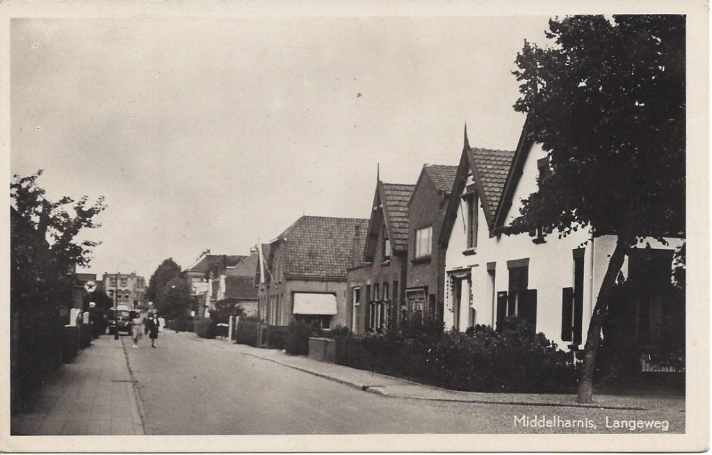 Middelharnis (Z.H.) Langeweg, Volk, Auto, gelopen 1953, Ophalen of Verzenden, 1940 tot 1960, Gelopen, Zuid-Holland